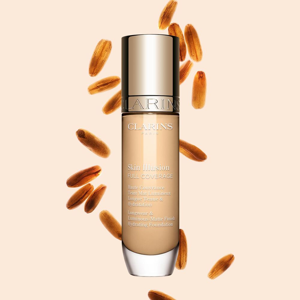 Clarins Skin Illusion Full Coverage, som viser frem sitt elegante design og sin livlige emballasje, den perfekte foundationen for en feilfri og naturlig hudtone.