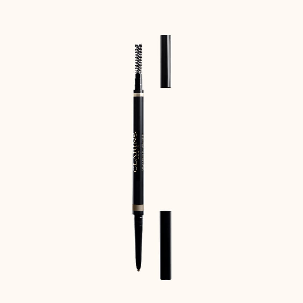 Packshot av Clarins 2-i-1 Blond Brow Pencil med integrert b&oslash;rste og en ultrafin uttrekkbar spiss for naturlige bryn.