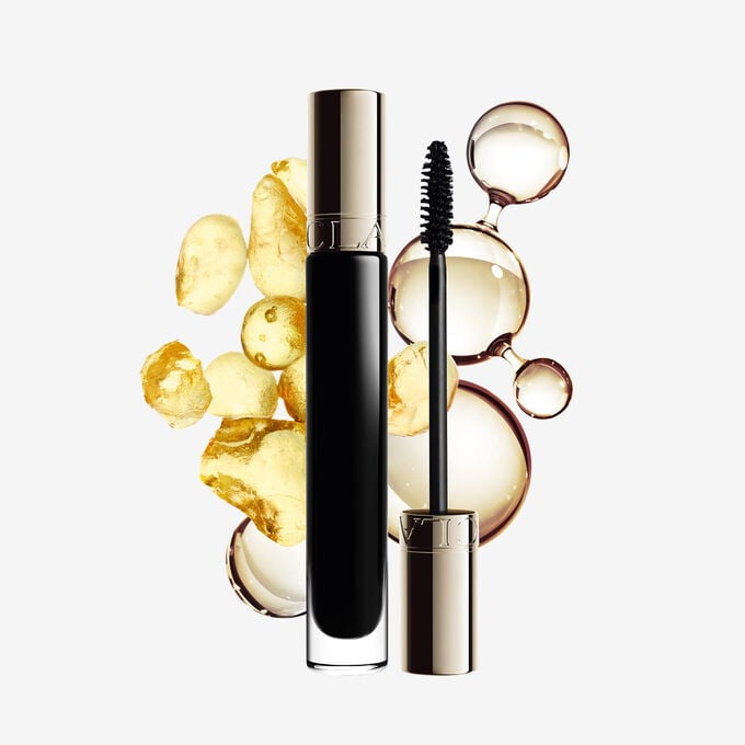 Packshot av Clarins Length Boosting Mascara med hyaluronsyre, sphinganine og panthenolmolekyler som fremhever n&oslash;kkelingrediensene.