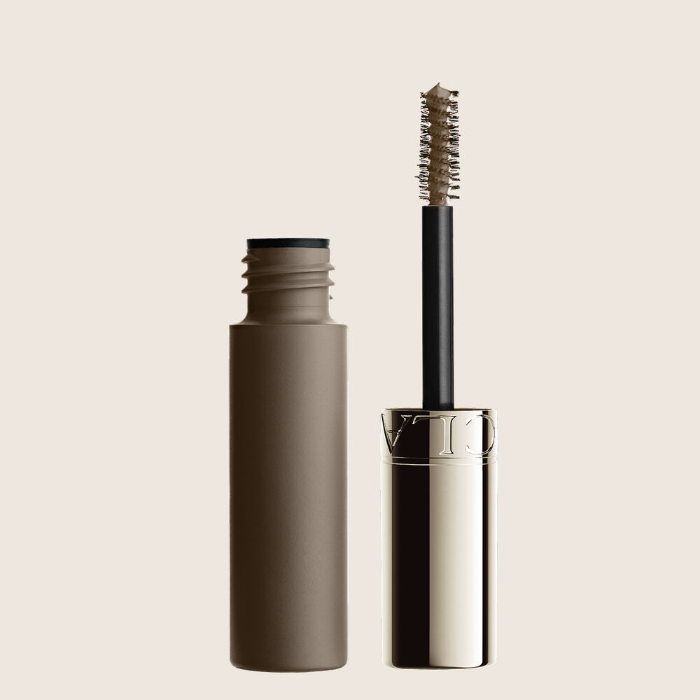 Packshot av Clarins Light Brown Brow Gel, farget for &aring; matche naturlig lysebrune bryn for en myk, velpleid og definert look.