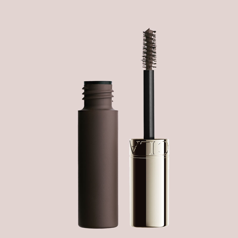 Packshot av Clarins Dark Brown Brow Gel, farget for &aring; perfeksjonere m&oslash;rkebrune bryn med en markant, strukturert og naturlig definert look.