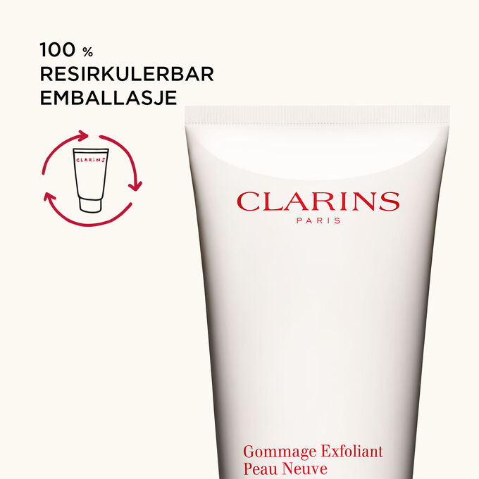 Nærbilde av oversiden av Clarins Exfoliating Body Scrub for å fremheve at emballasjen er 100 % resirkulerbar