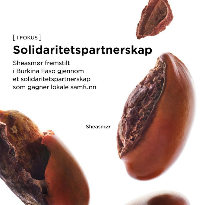 Clarins bruker sheasm&oslash;r ansvarlig for denne n&aelig;rende h&aring;ndkremen, som st&oslash;tter lokale samfunn og b&aelig;rekraft.