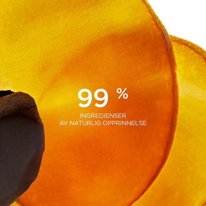 N&aelig;rbilde av skiver av vill mango, som fremhever at 99 % av ingrediensene i Clarins Comfort Scrub er av naturlig opprinnelse.