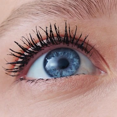 Resultat på vippene etter påføring av Wonder Volume Mascara XXL. Ekstra fyldig effekt.