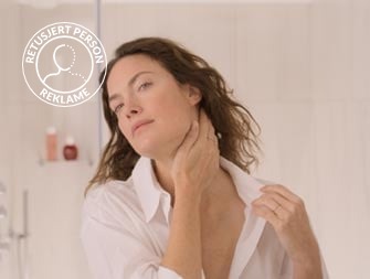 How to apply neck and décolleté care