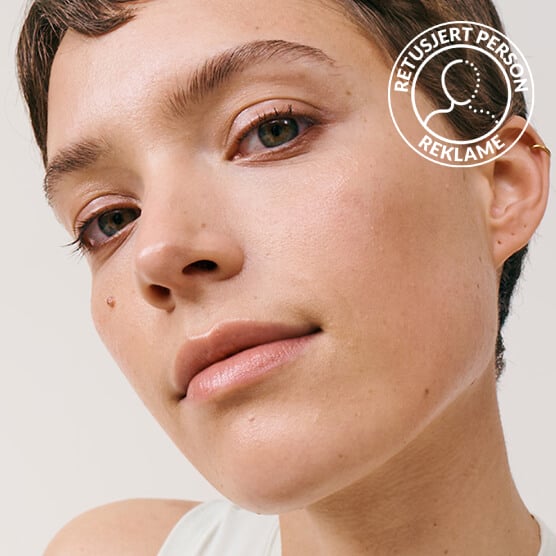 Modell som bruker Double Serum Foundation